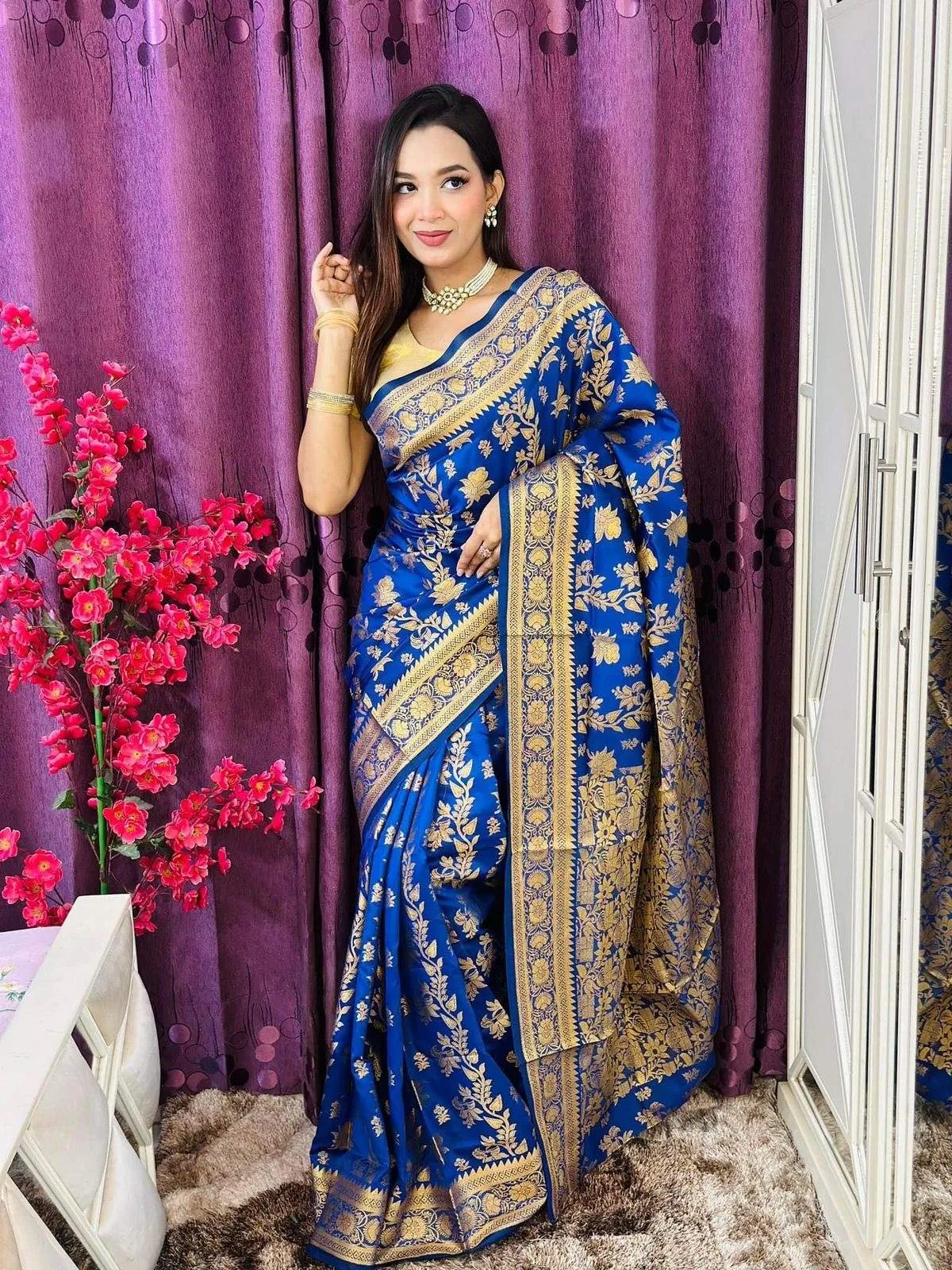 সফ্ট সিল্ক কাতান শাড়ি ব্লাউজ পিস সহ
